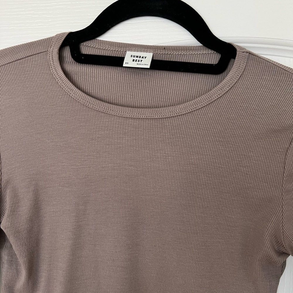 COPY - Aritzia Sunday Best Bliss Cropped Longsleeve - Picture 4 of 6